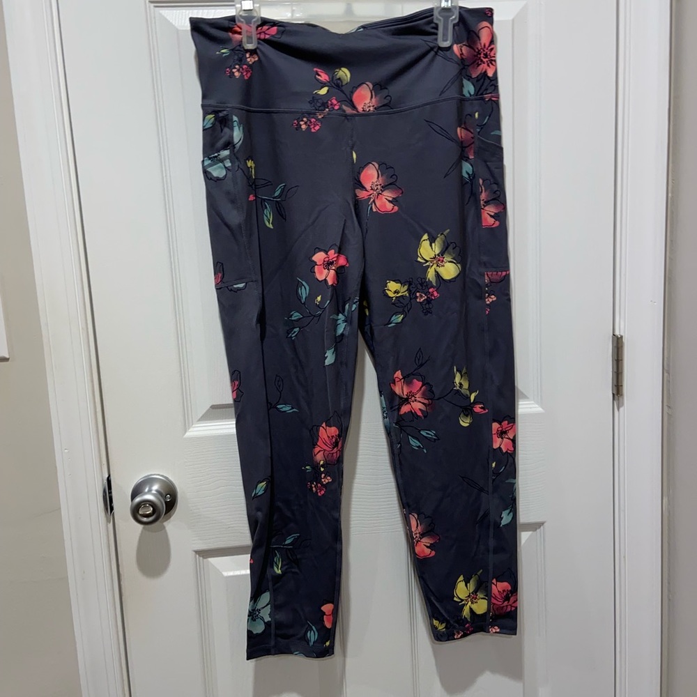 Gray floral leggings
